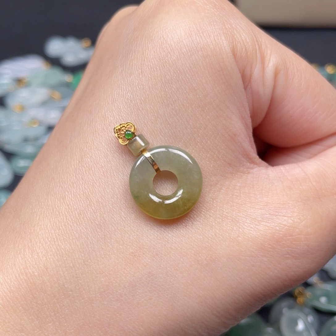 翡翠颈饰18K金镶嵌翡翠