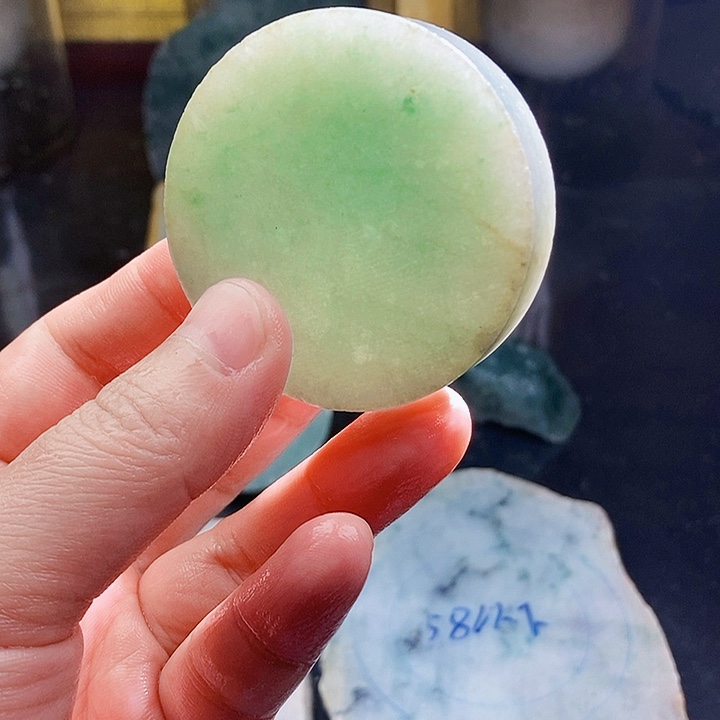 翡翠未镶嵌颈饰毛料16