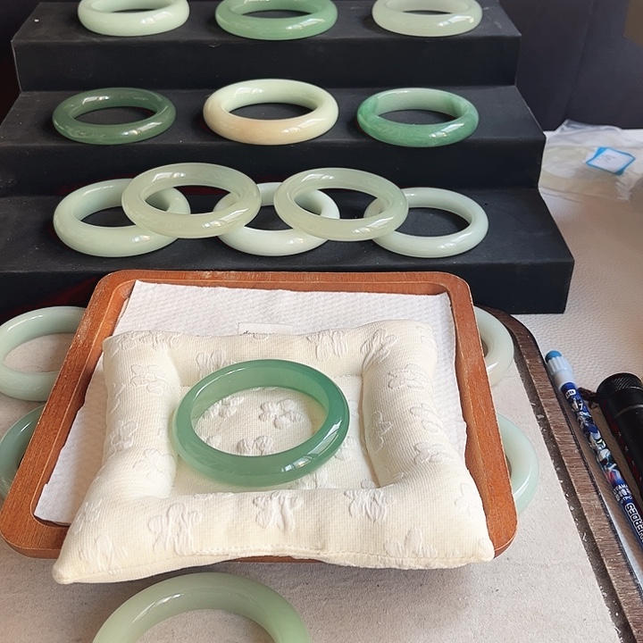 于***檬非金属东陵国风手镯柠檬