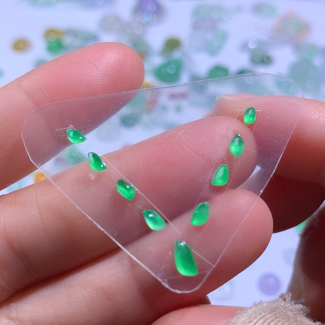 翡翠颈饰未镶嵌随形