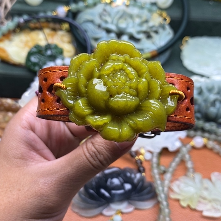 蛇纹石玉未镶嵌吊坠