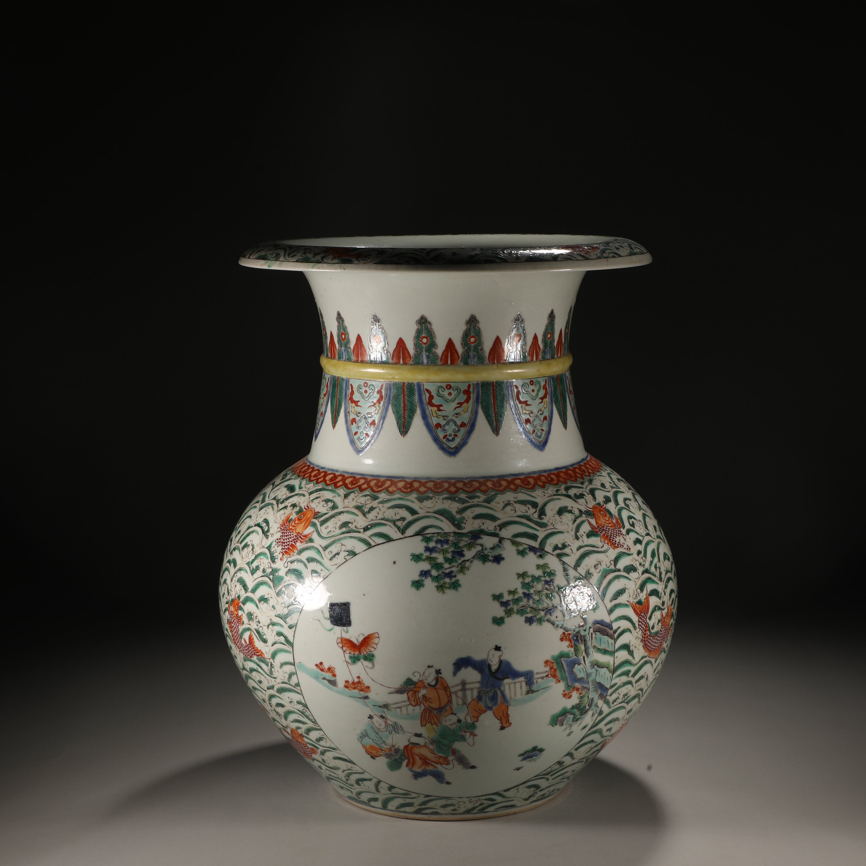 清 粉彩开窗婴戏图尊