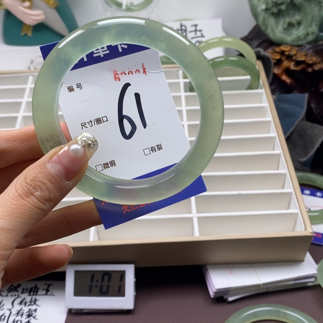 蛇纹石玉手镯未镶嵌