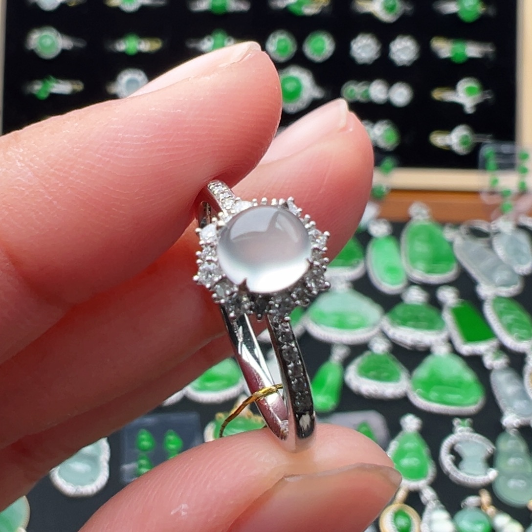 翡翠18K金镶嵌颈饰戒指