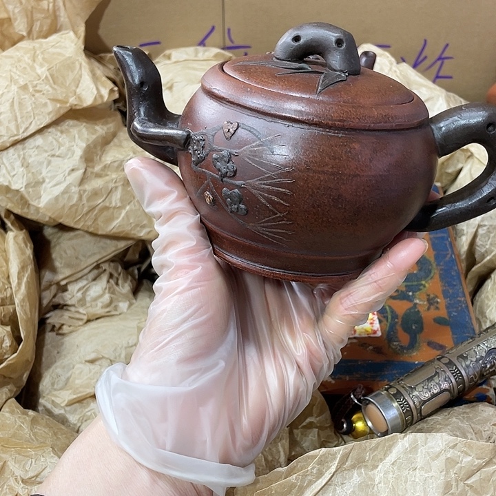紫砂茶壶矿泥料，手工制作一把紫砂壶。