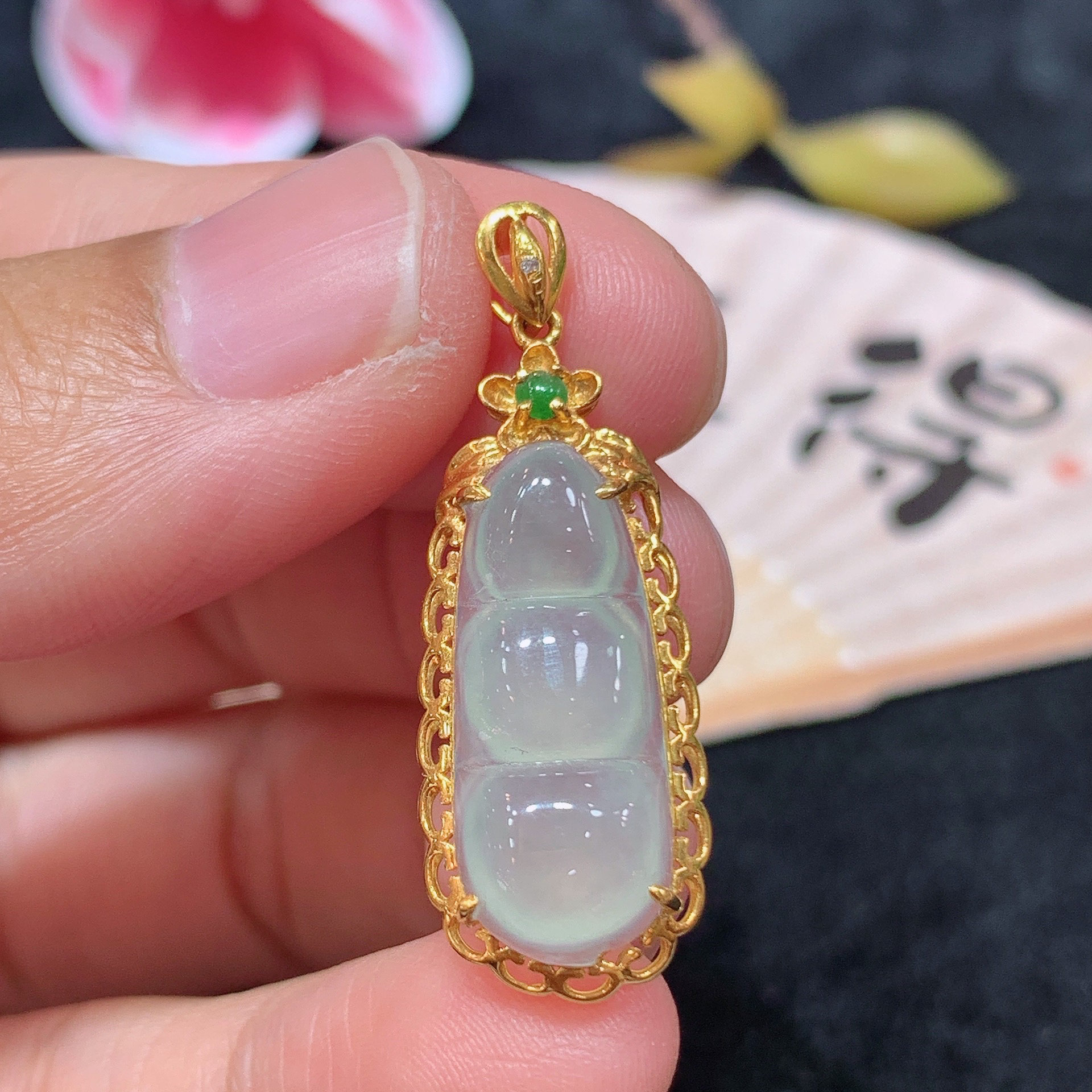 宠粉福利18k金天然A货翡翠小福豆吊坠经典轻奢时尚