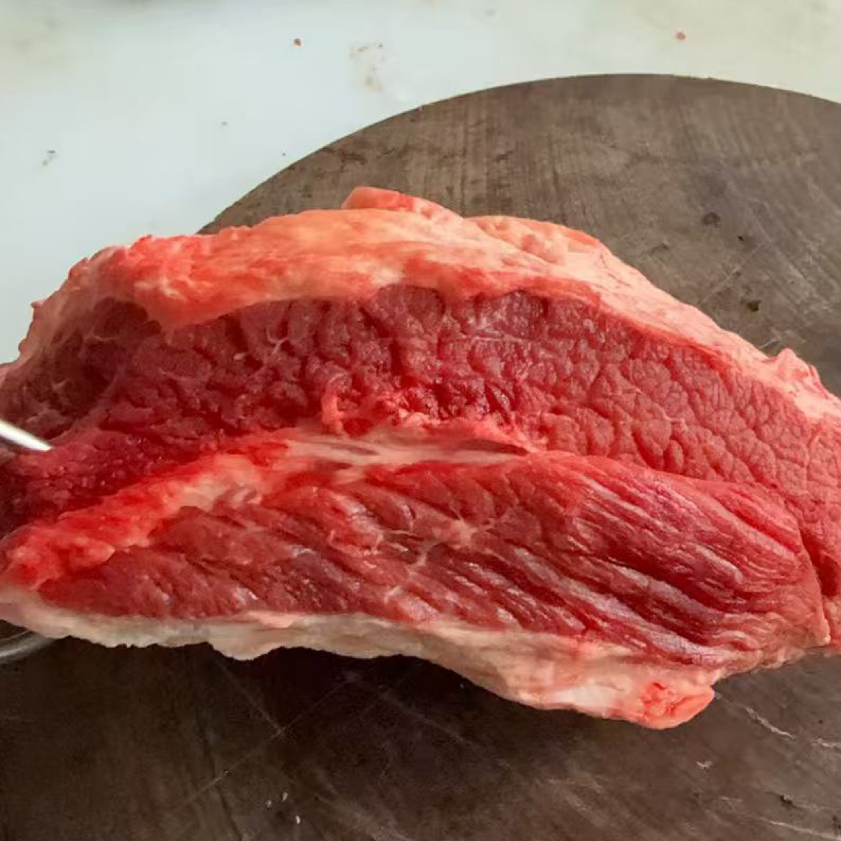 贵州散养跑山现杀现卖土黄牛肉 牛胸标现称现卖