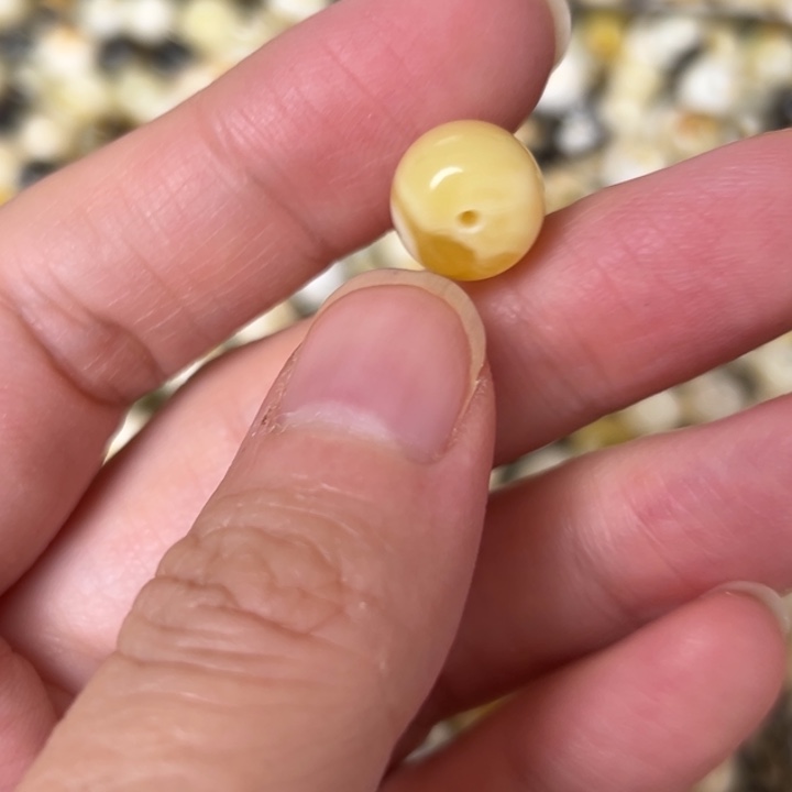 蜜蜡未镶嵌裸石10.6mm一个