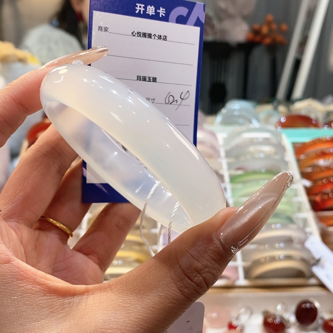 玛瑙/玉髓手镯未镶嵌