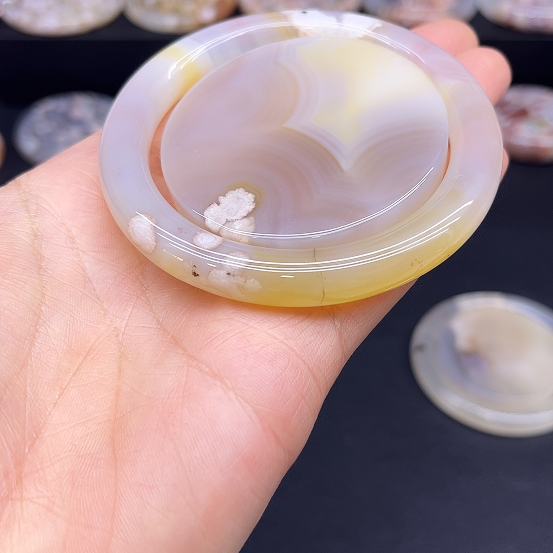 Z***_玛瑙/玉髓未镶嵌手镯59