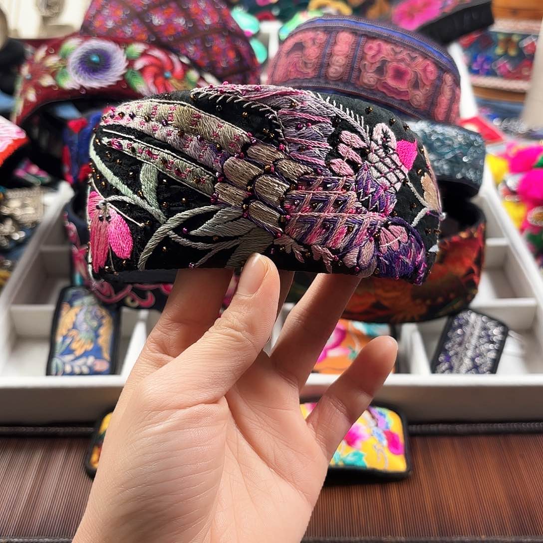 刺绣娥**弯手工刺绣工艺