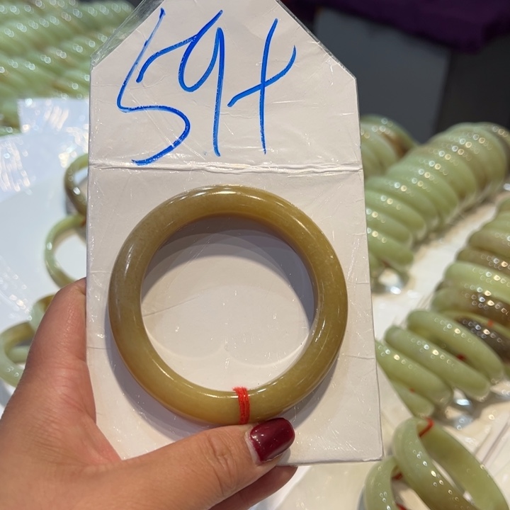 和田玉（糖玉）手镯未镶嵌凡***，