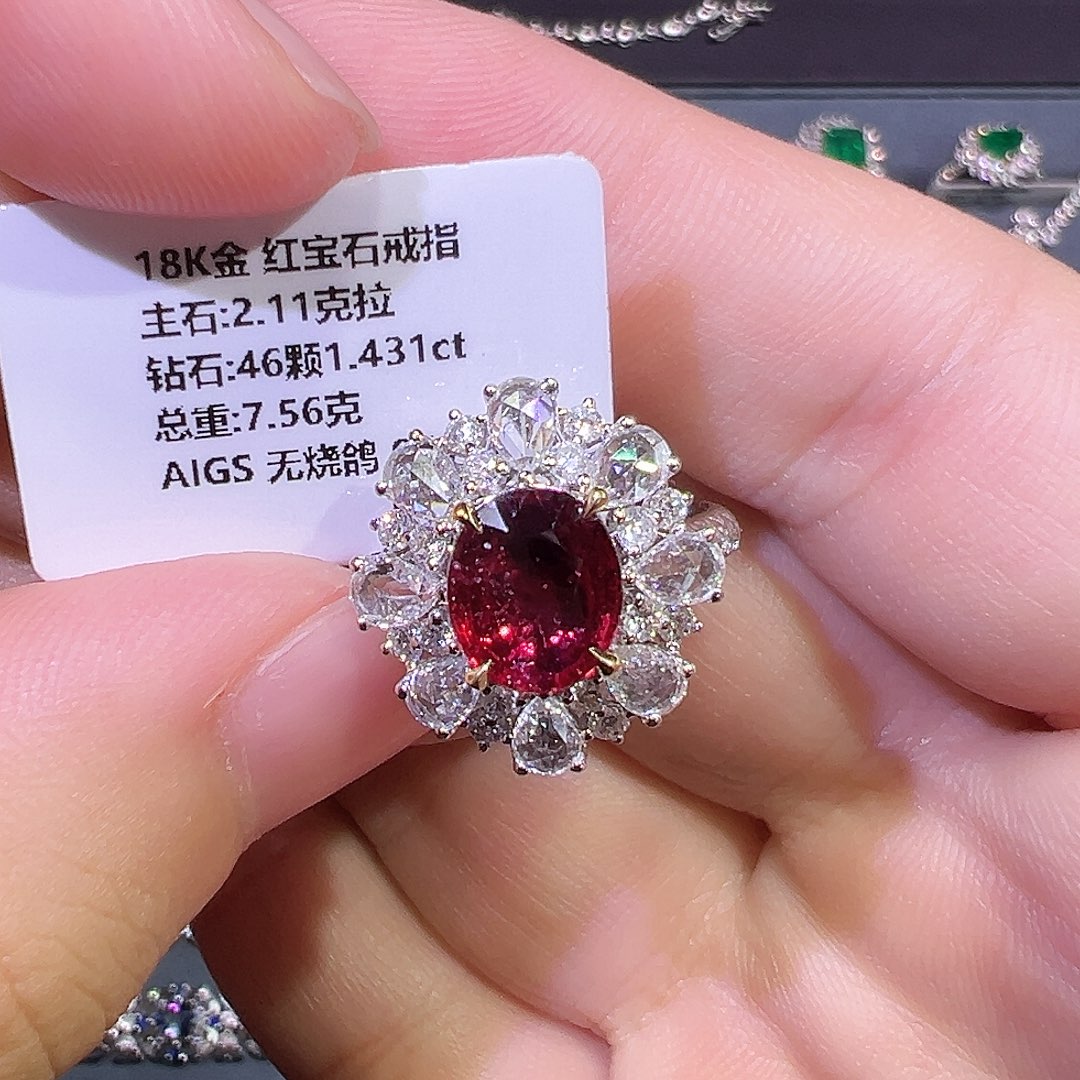 戒指18K金镶嵌红宝石
