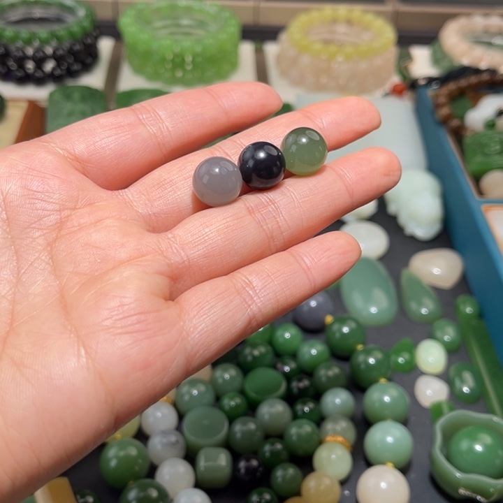 S****和田玉未镶嵌珠宝半成品卡12单珠3颗