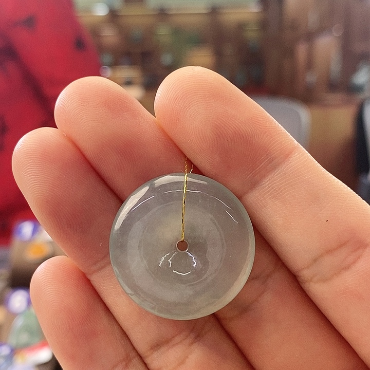 翡翠颈饰未镶嵌平安扣