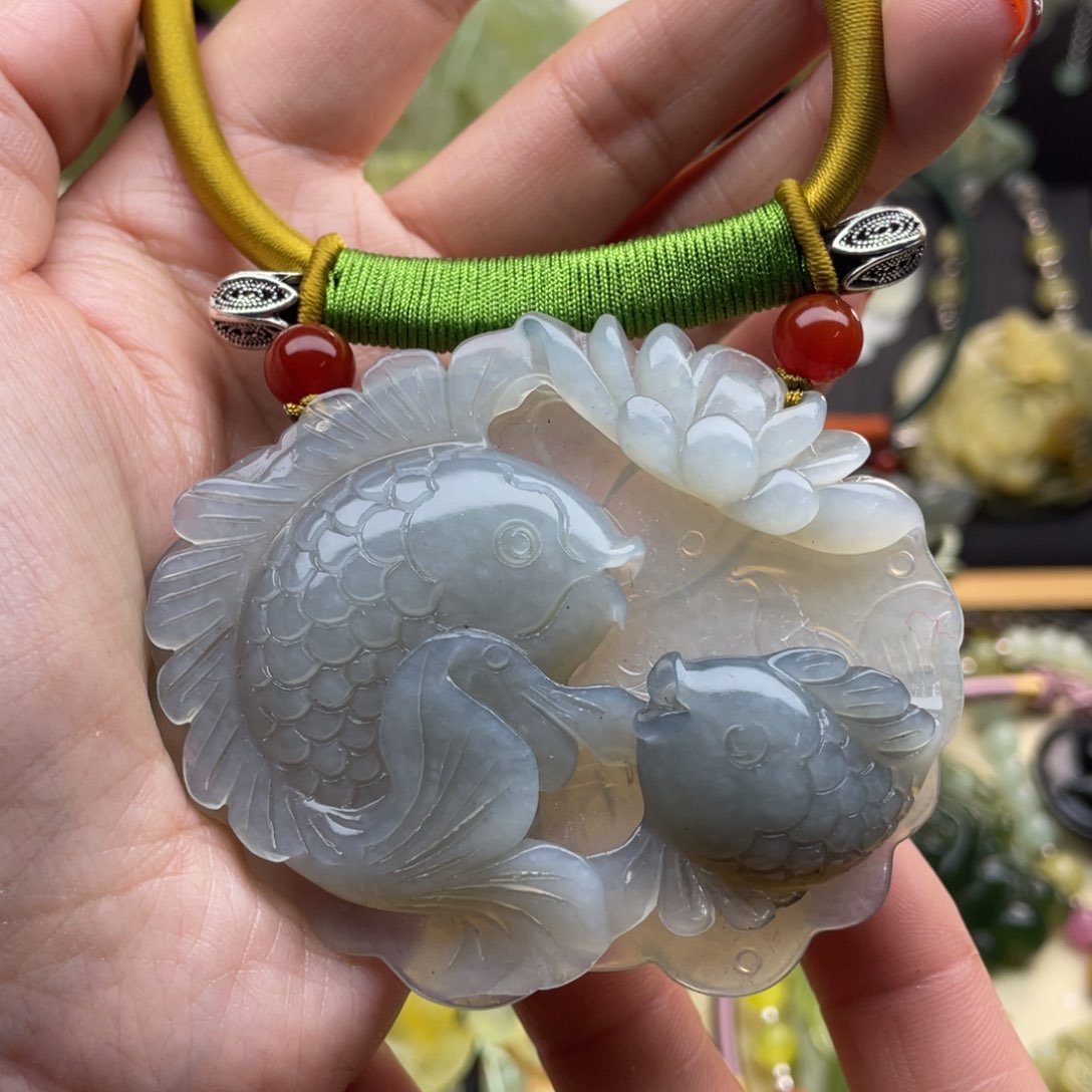 蛇纹石玉颈饰未镶嵌