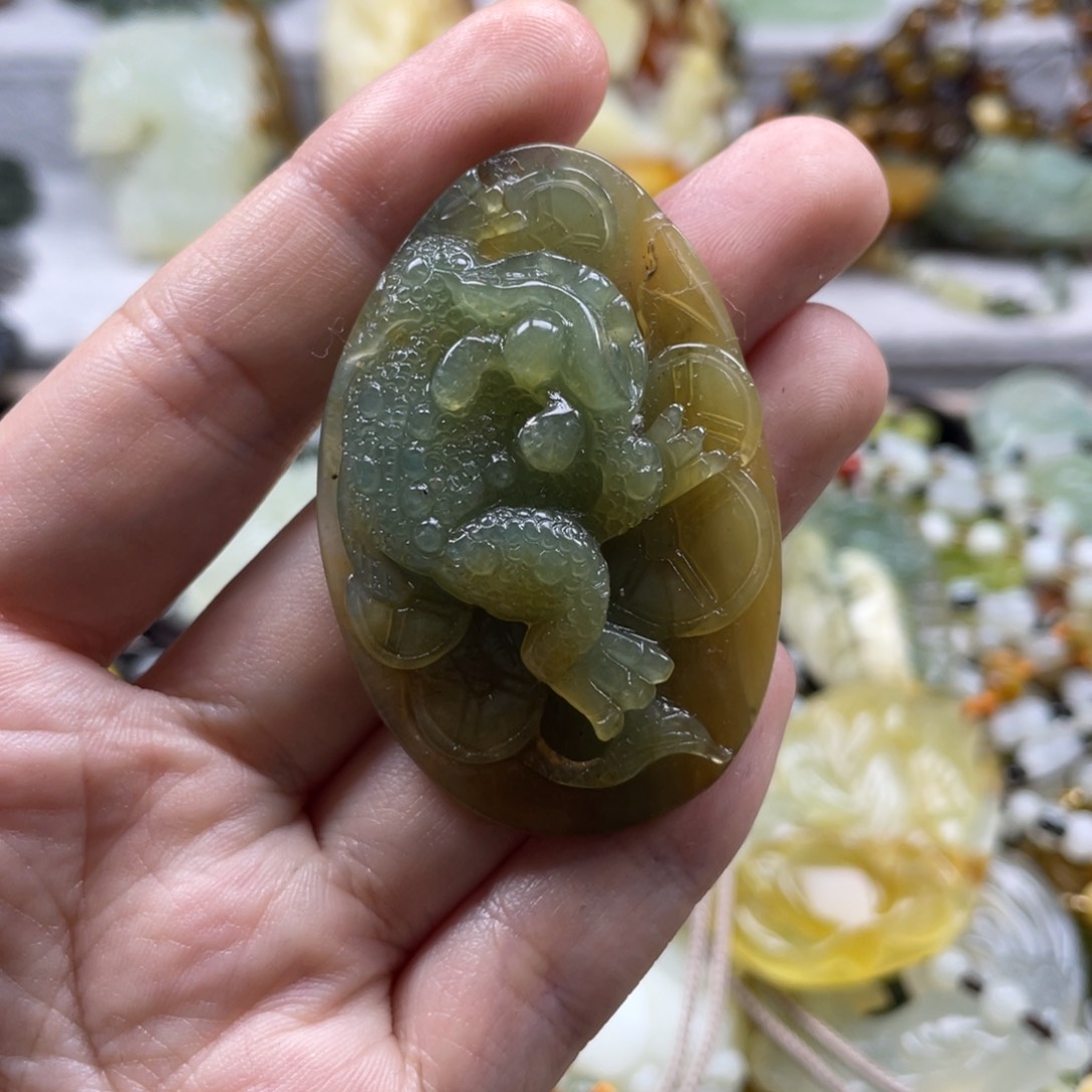 蛇纹石玉未镶嵌吊坠荒****场