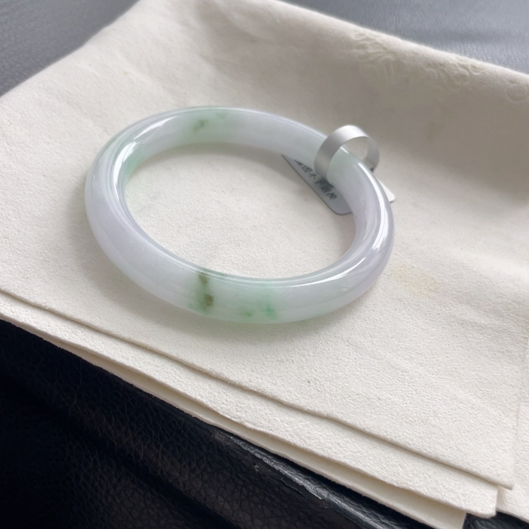 翡翠未镶嵌手镯56.8圆条