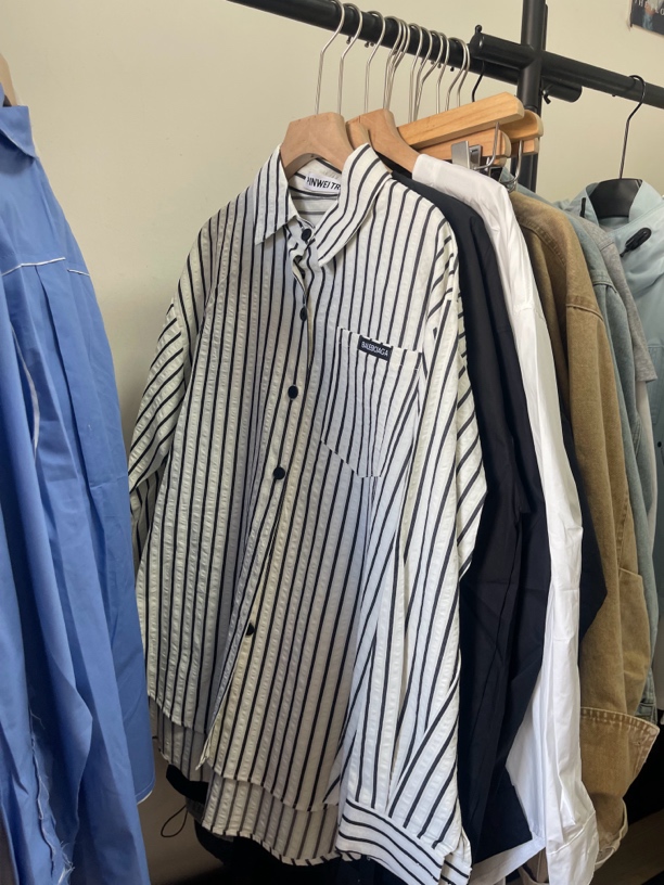 欧货新款条纹衬衫后背刺绣字母.