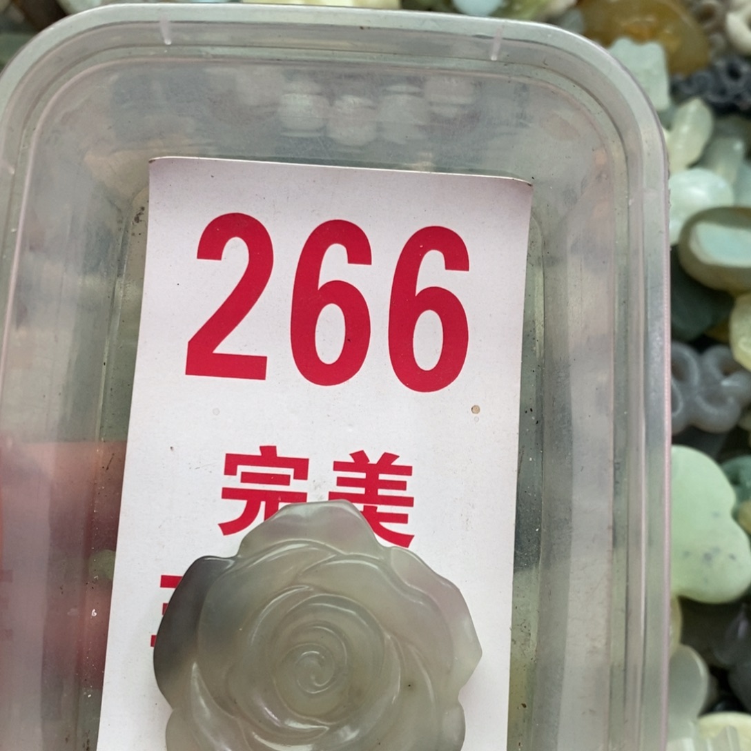 蛇纹石玉挂坠未镶嵌