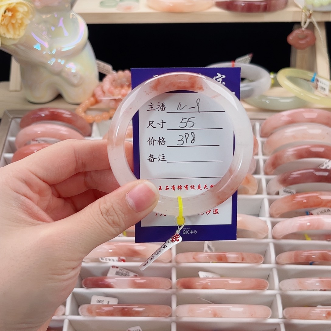 小***喔石英质玉未镶嵌手镯