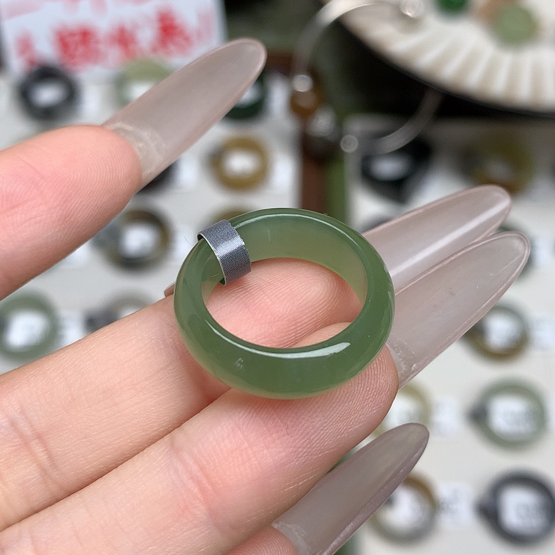 未镶嵌戒指和田玉