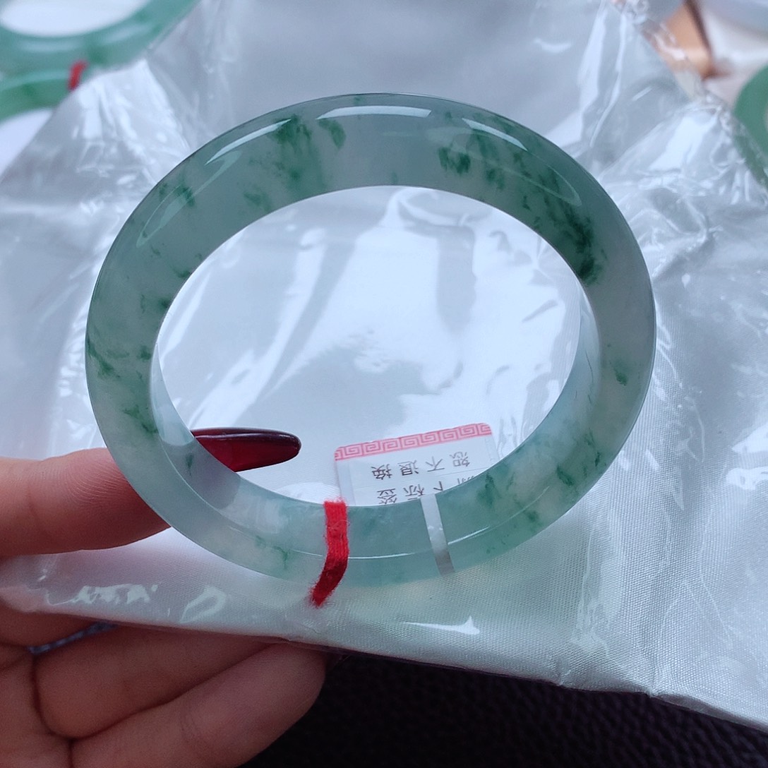 翡翠手镯未镶嵌雨*