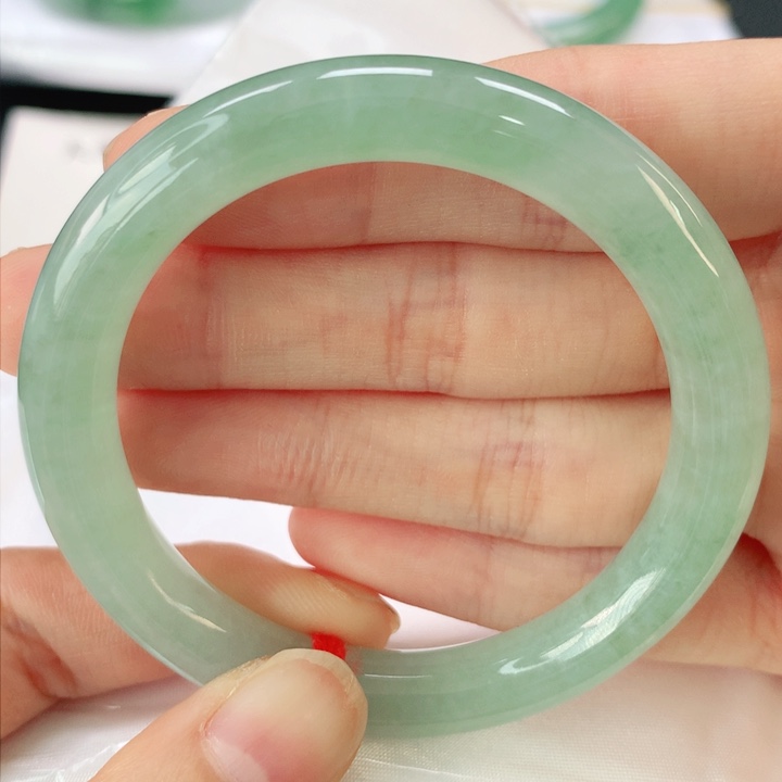 翡翠手镯未镶嵌翡翠手镯50圆