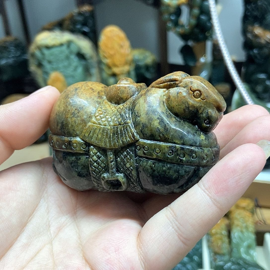 岫岩河磨玉（透闪石质玉）把件未镶嵌