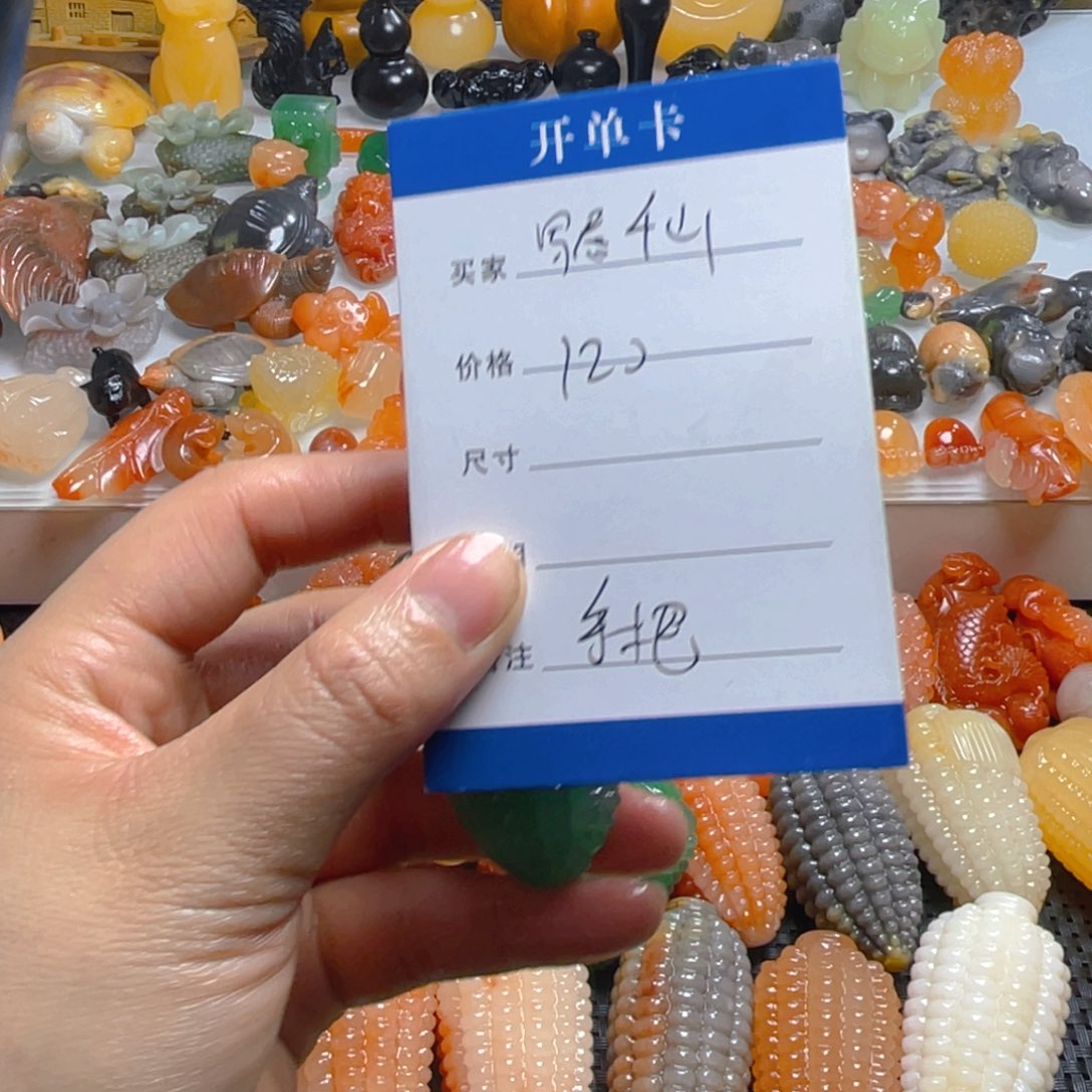 写***山石英质玉（金丝玉）未镶嵌颈饰