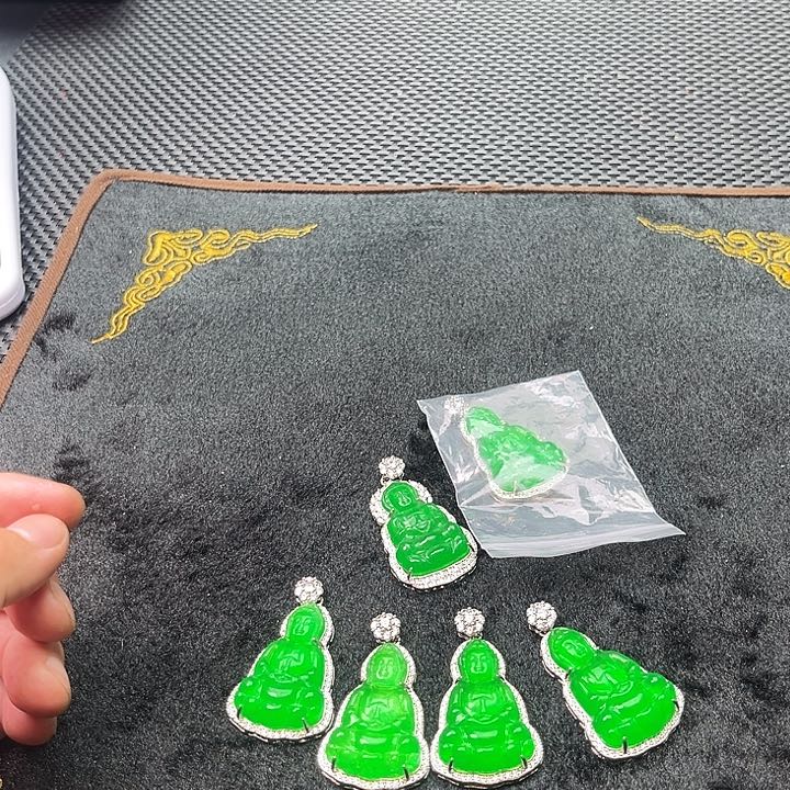 翡翠颈饰未镶嵌啊啊