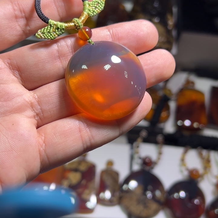 琥珀未镶嵌颈饰琥珀吊坠
