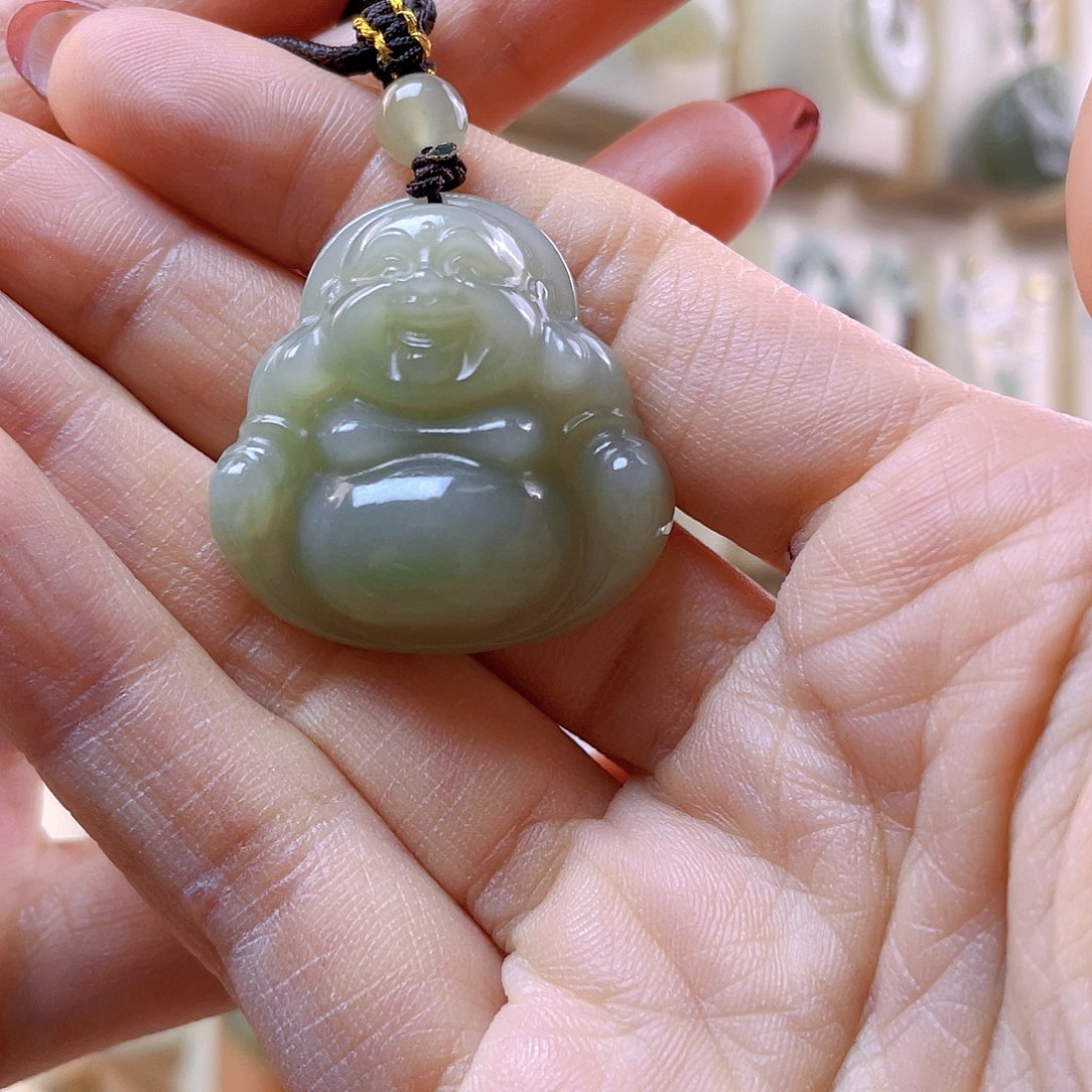 和田玉吊坠(赠链)未镶嵌若*。