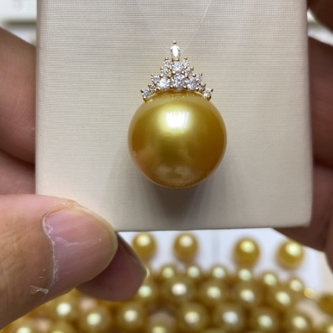 18K金镶嵌颈饰海水珍珠