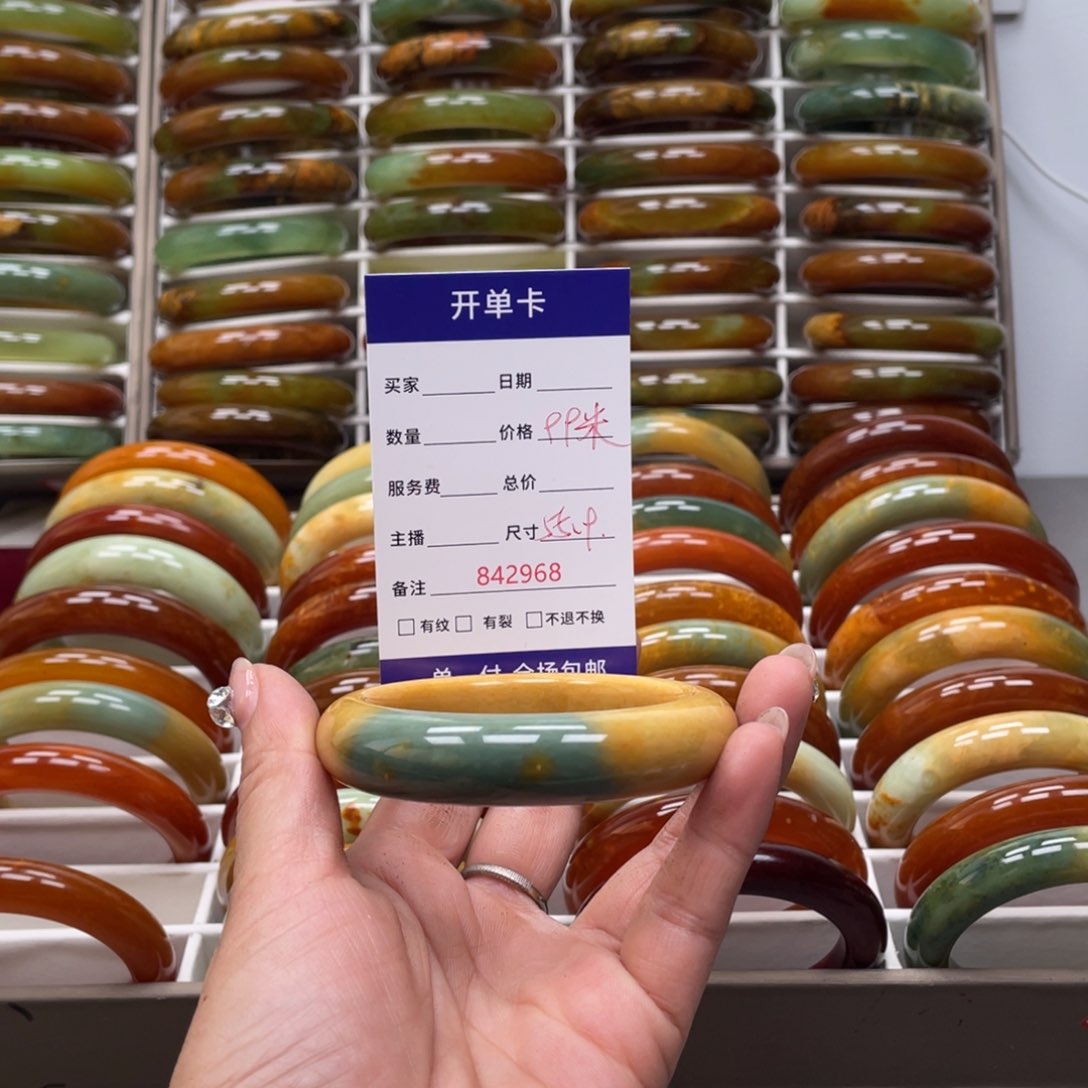 蛇纹石玉手镯未镶嵌?*
