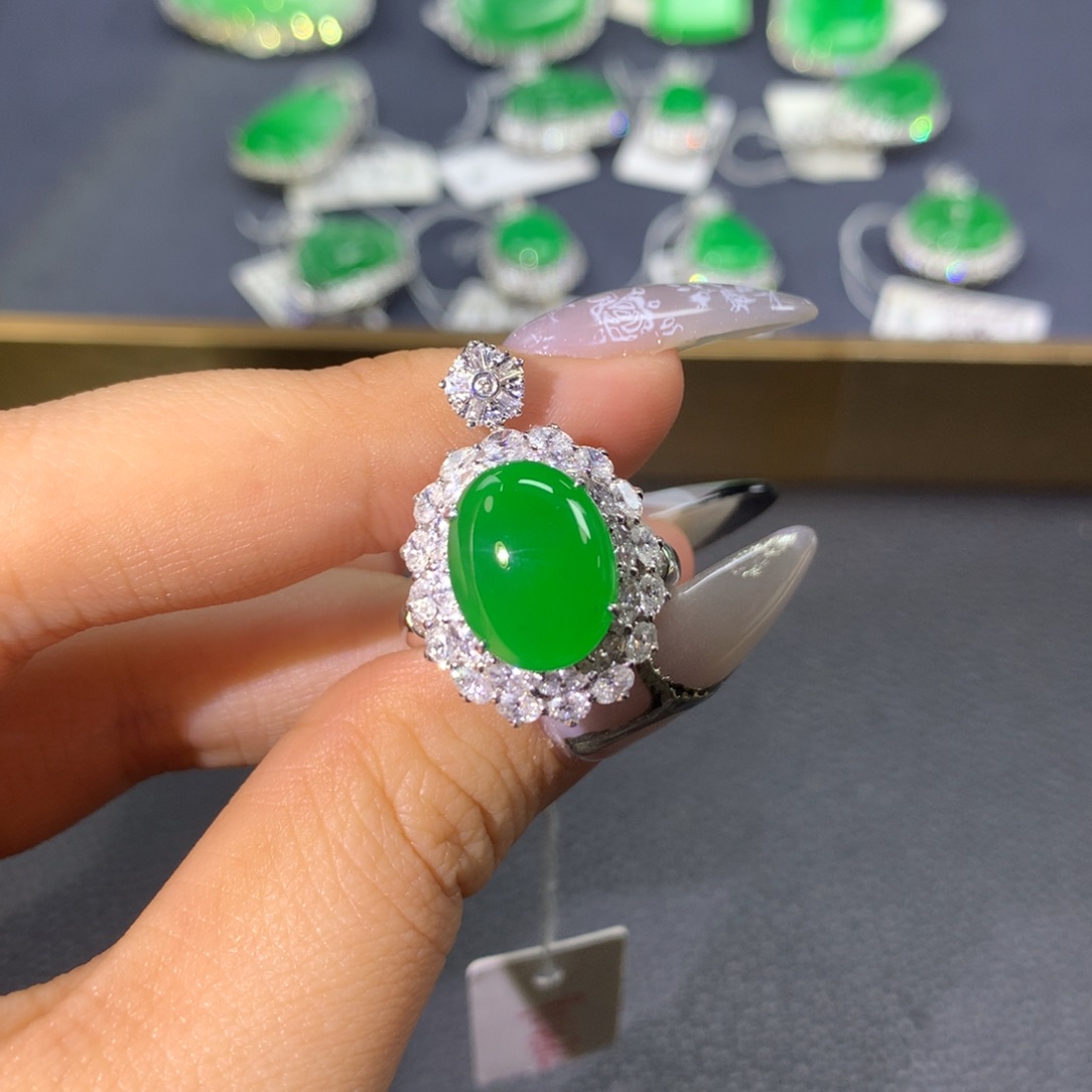 翡翠戒指18K金镶嵌翡翠