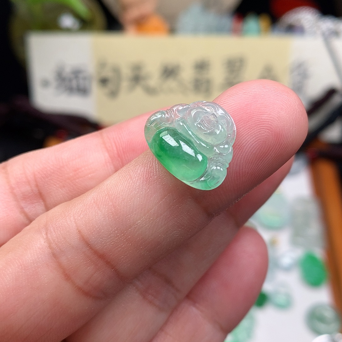 翡翠裸石缅甸天然A货翡翠阳绿佛公