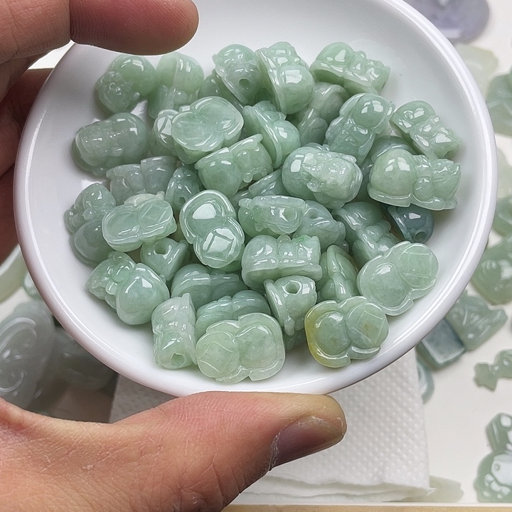 翡翠散珠天然缅甸翡翠吊坠