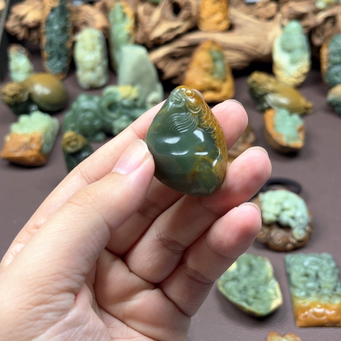 渡***缘岫岩河磨玉（透闪石质玉）未镶嵌挂件