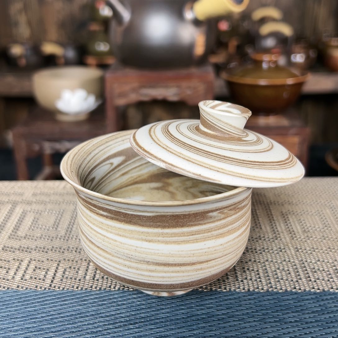 纯手工制作的裸烧盖碗