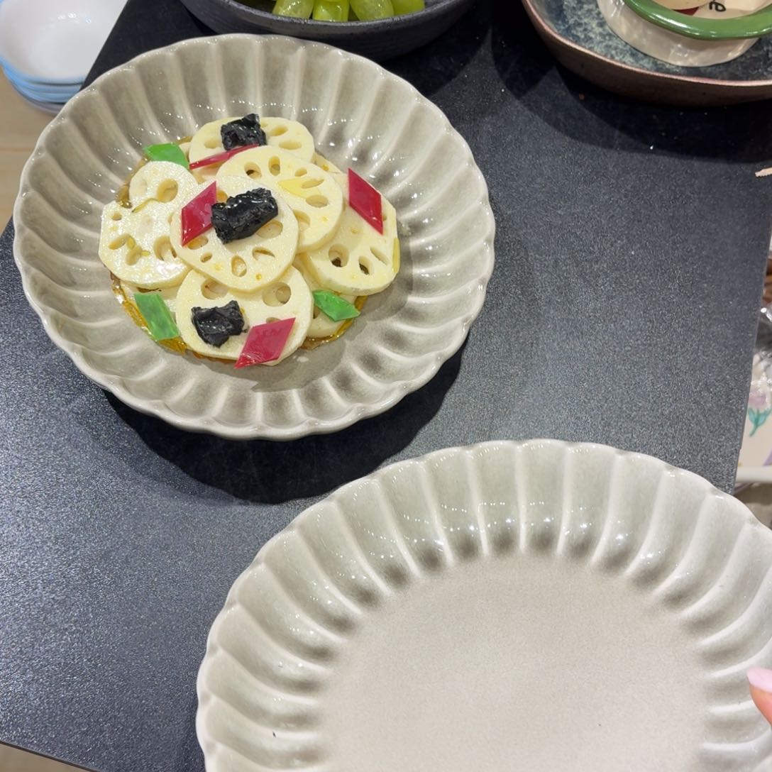 瓷微瑕特价处理9寸盘子