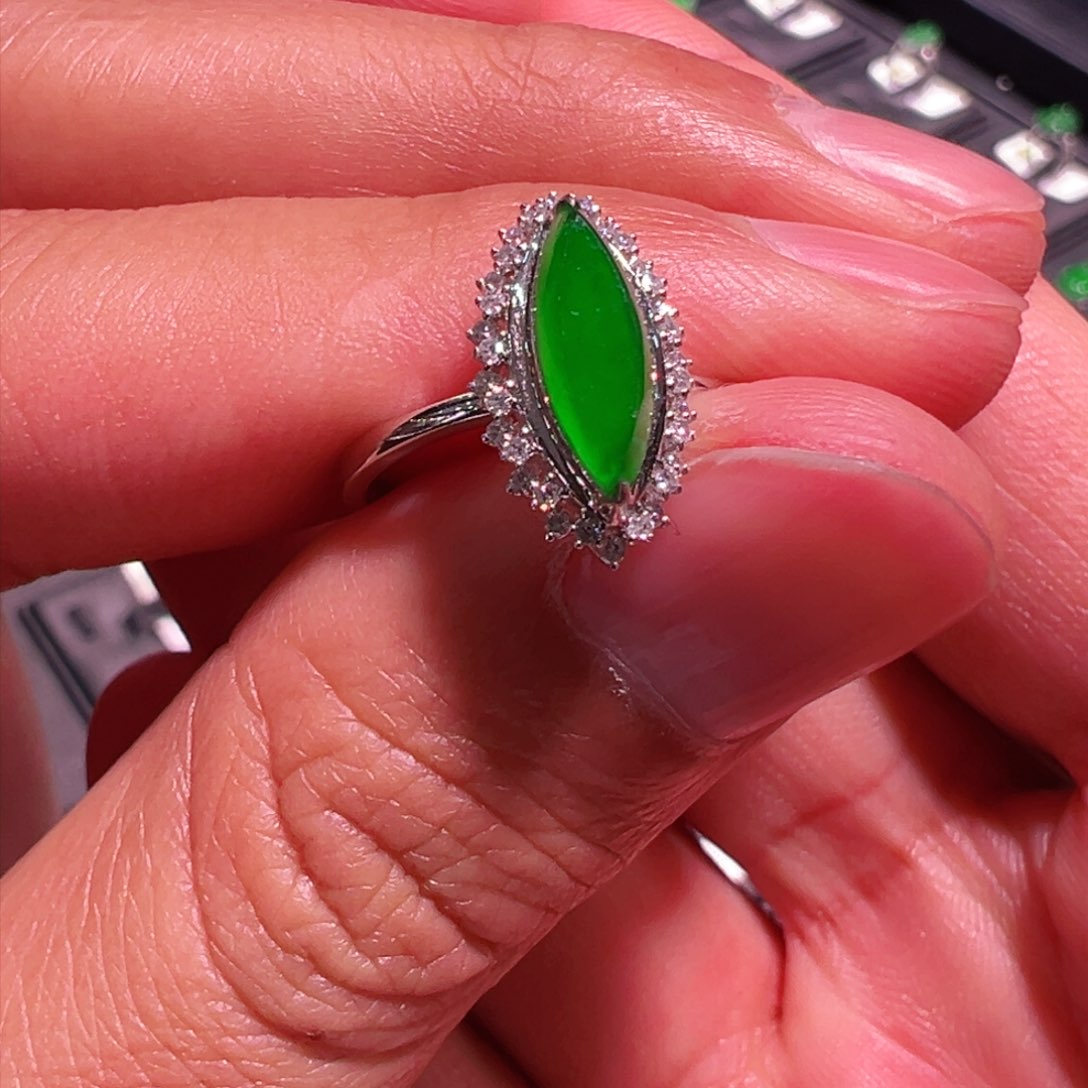 翡翠戒指18K金镶嵌戒指