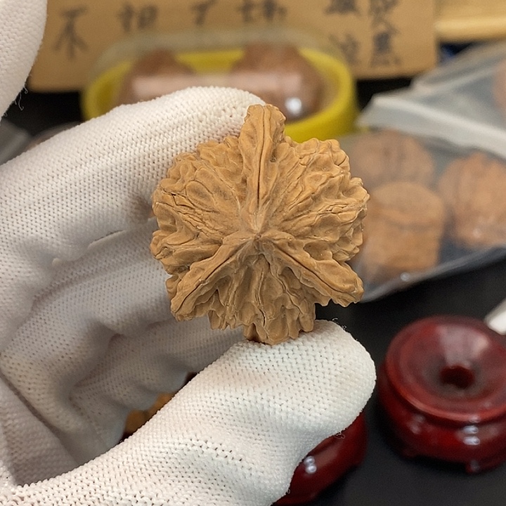 大***侠文玩核桃吊坠成熟差瑕疵不退不