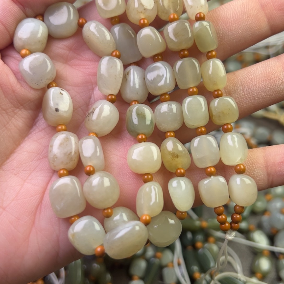 和田玉颈饰未镶嵌