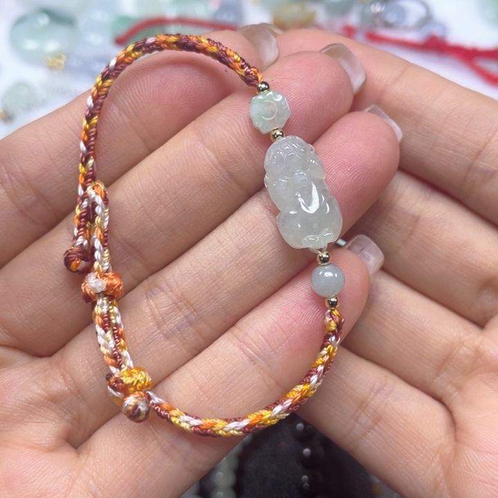 翡翠手绳未镶嵌么*答58999999999