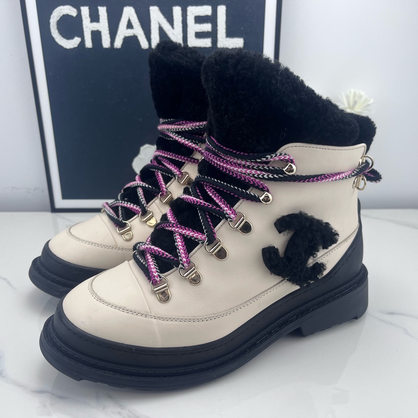 99新 Chanel/香奈儿 黑白拼色羊羔毛雪地靴 37码/jm01336