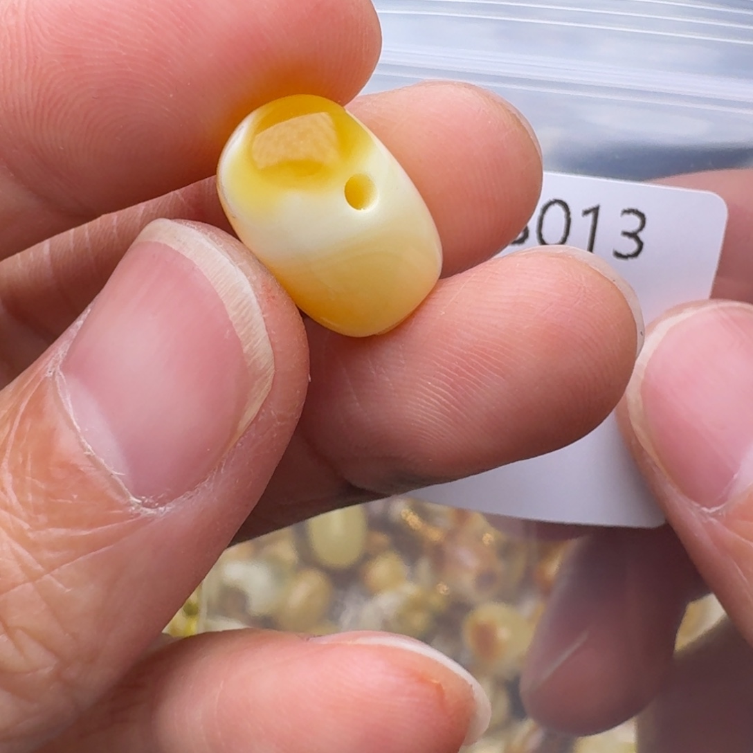 琥珀未镶嵌裸石琥珀