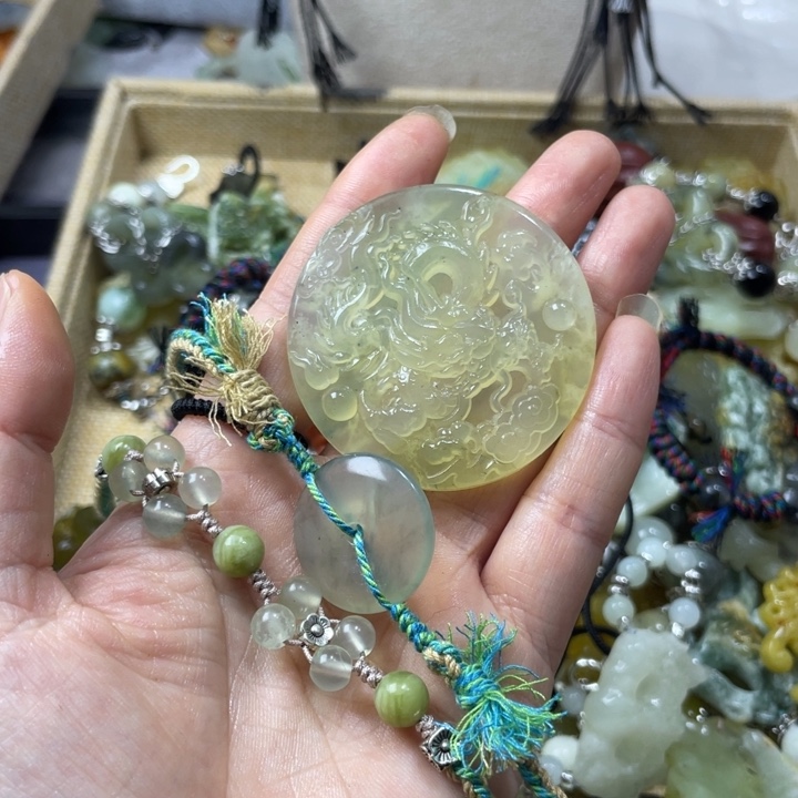 呆***瓜蛇纹石玉合金颈饰
