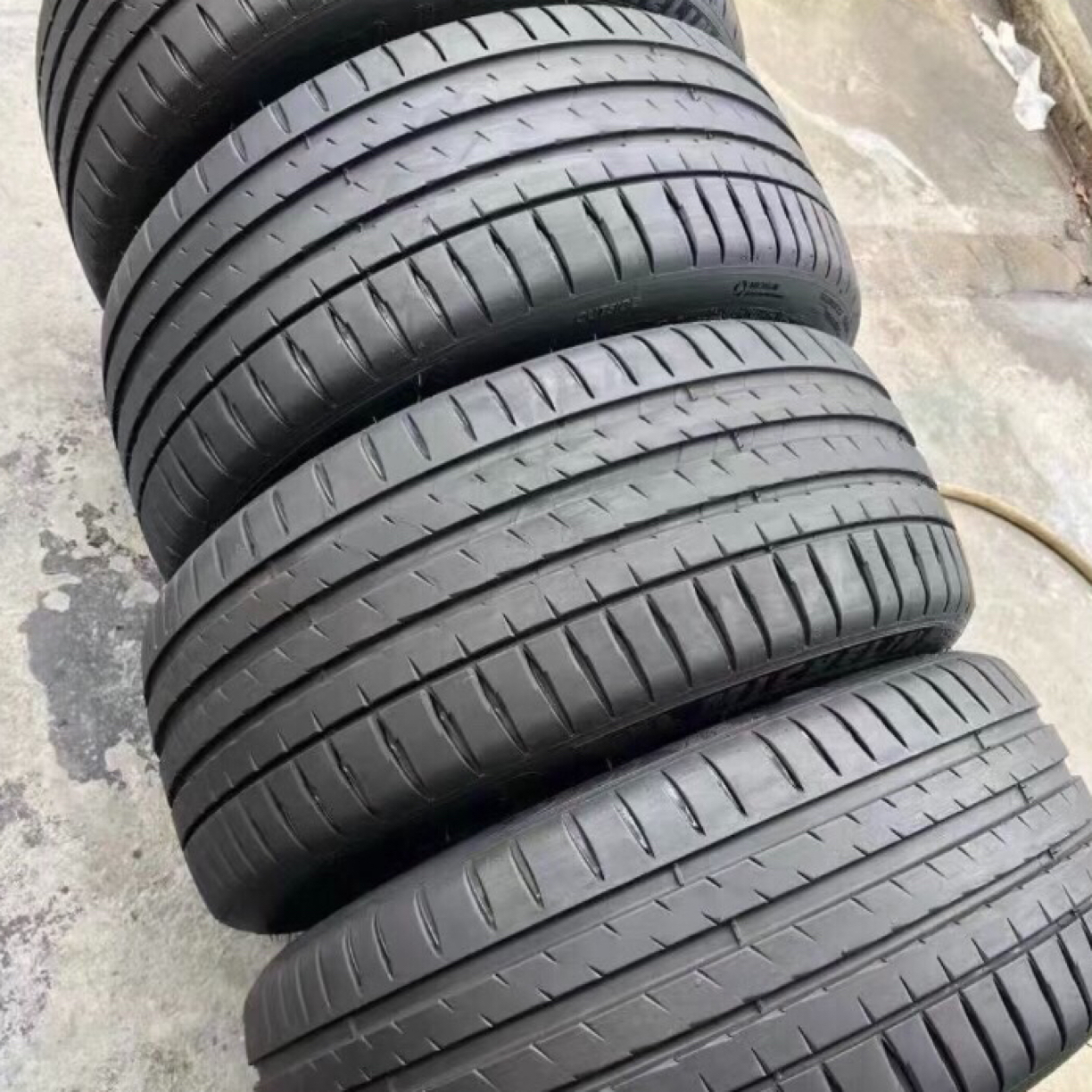 米其林汽车轮胎215 225 235 245 255/45 50 55 60R17 R18 R19 R21