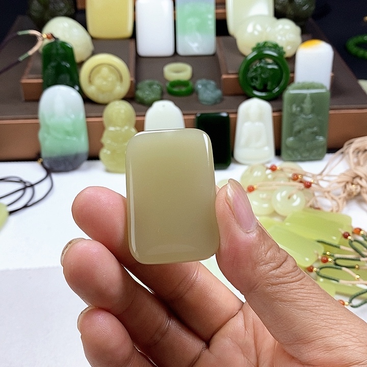 和田玉（糖玉）未镶嵌珠宝奇石
